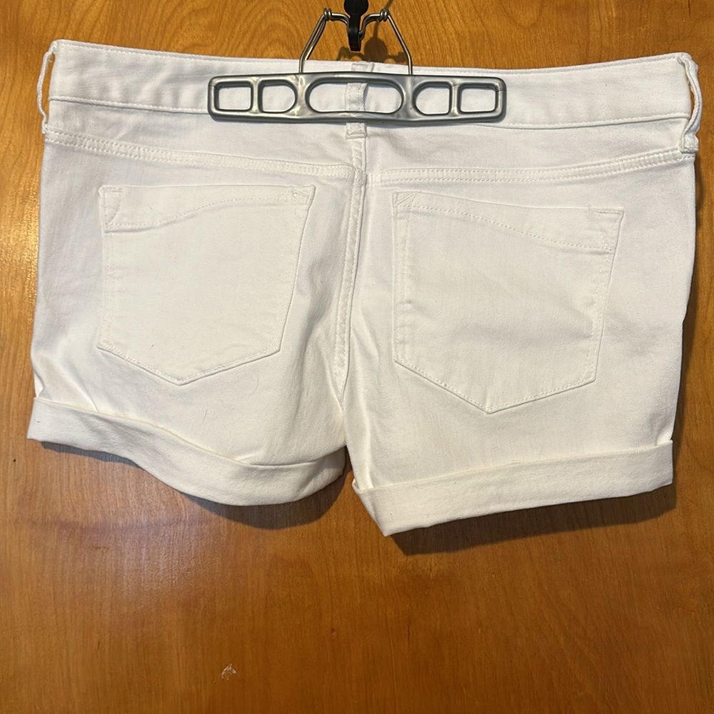 Shorts - Picture 2 of 4
